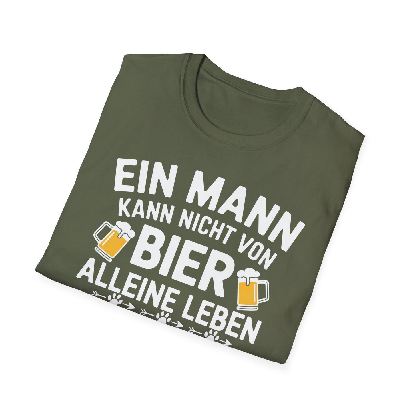 Ein Mann kann nicht von Bier alleine leben, er braucht auch einen Hund. Unisex Softstyle T-Shirt