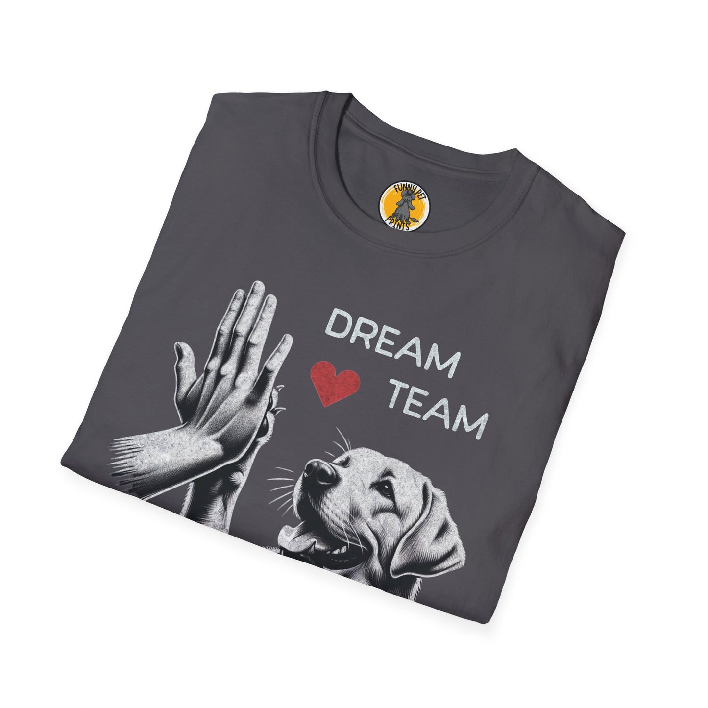 "Dream Team“ mit einem Labrador, der ein High Five gibt, Unisex Softstyle T-Shirt