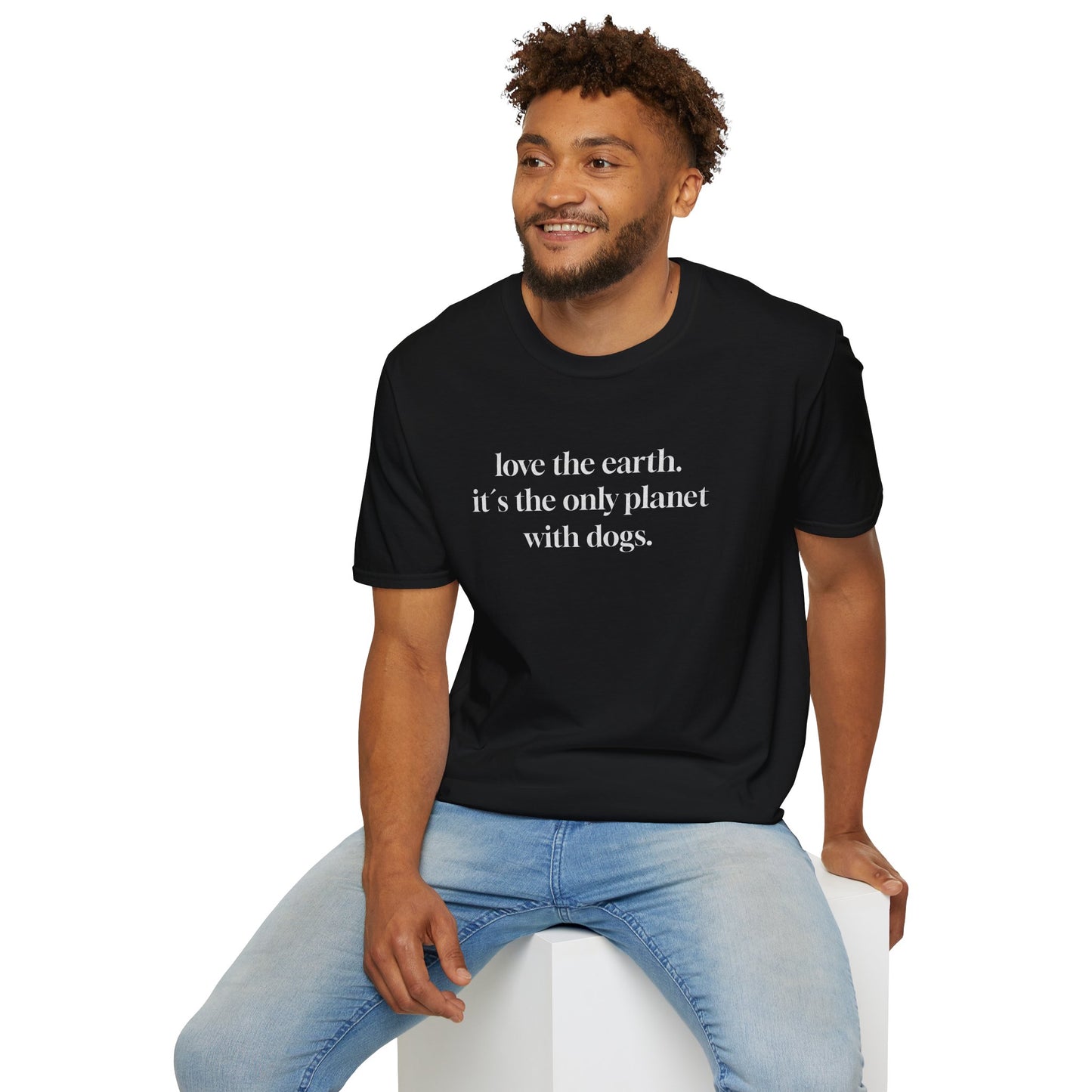 "love the earth. it`s the only planet with dogs" T-Shirt für Hundeliebhaber