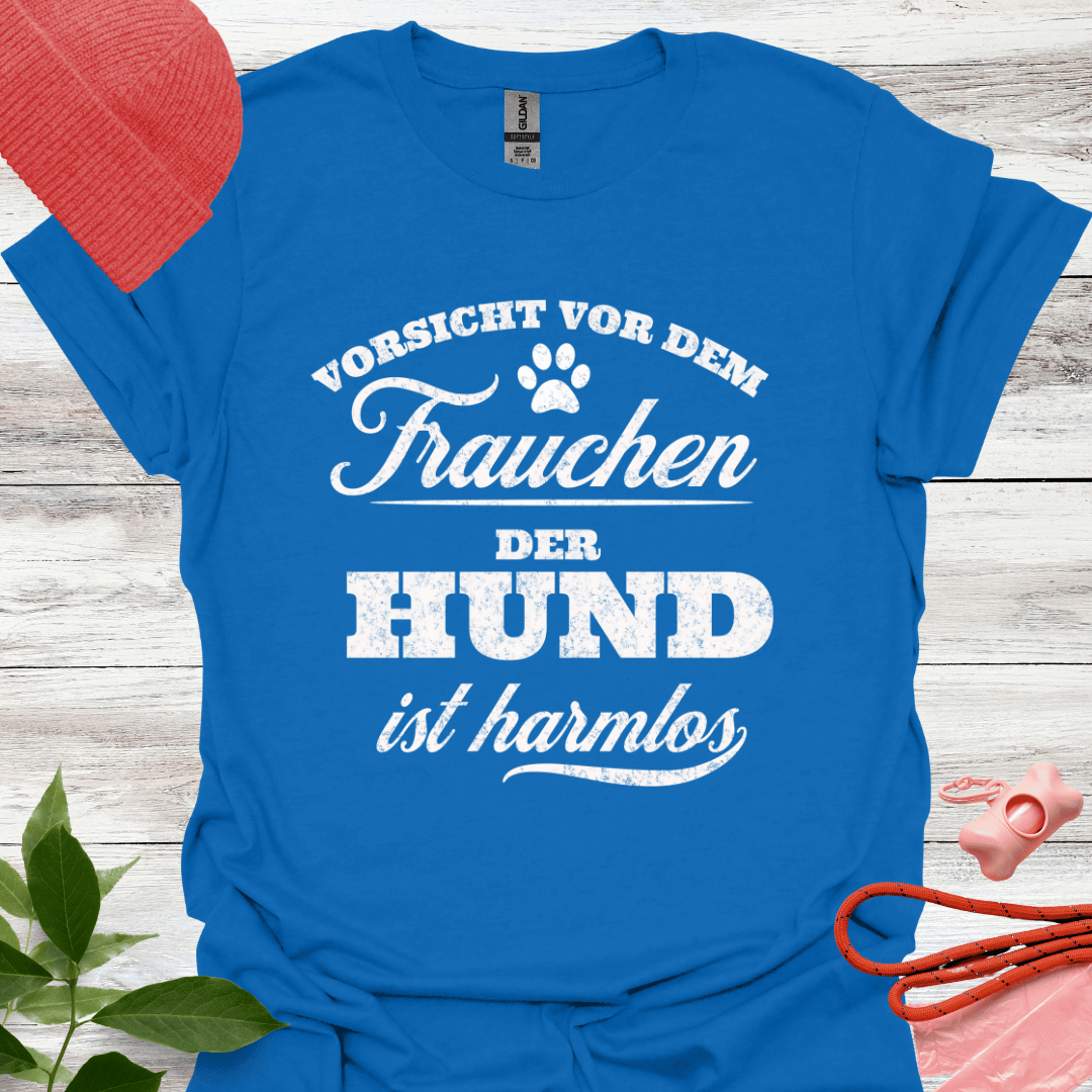 Vorsicht vor dem Frauchen, der Hunde ist harmlos. Lustiges T-Shirt für Hundeliebhaberinnen, Unisex Softstyle T-Shirt