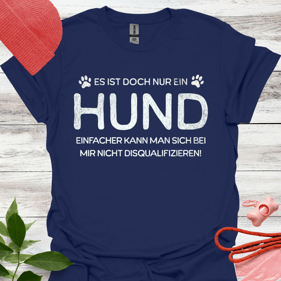 Es ist doch nur ein Hund – einfacher kann man sich bei mir nicht disqualifizieren!, Unisex Softstyle T-Shirt