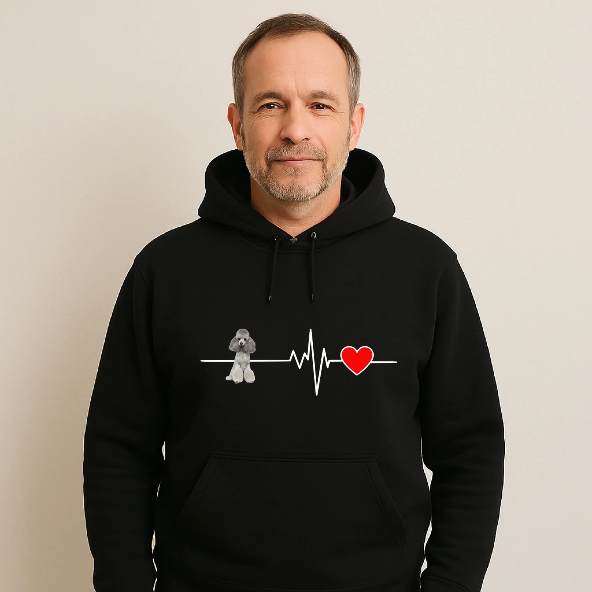 Mann schwarzer Hoodie
