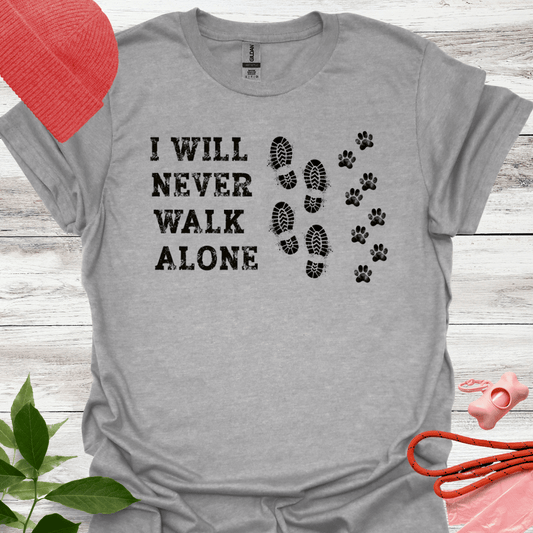 I will never walk alone. T-Shirt für Hundeliebhaber. Unisex Softstyle T-Shirt