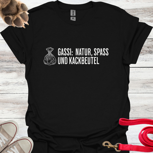 Gassi: Natur, Spaß und Kackbeutel, Lustiges T-Shirt für Hundeliebhaber, Unisex Softstyle T-Shirt