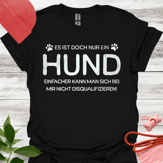 Es ist doch nur ein Hund – einfacher kann man sich bei mir nicht disqualifizieren!, Unisex Softstyle T-Shirt