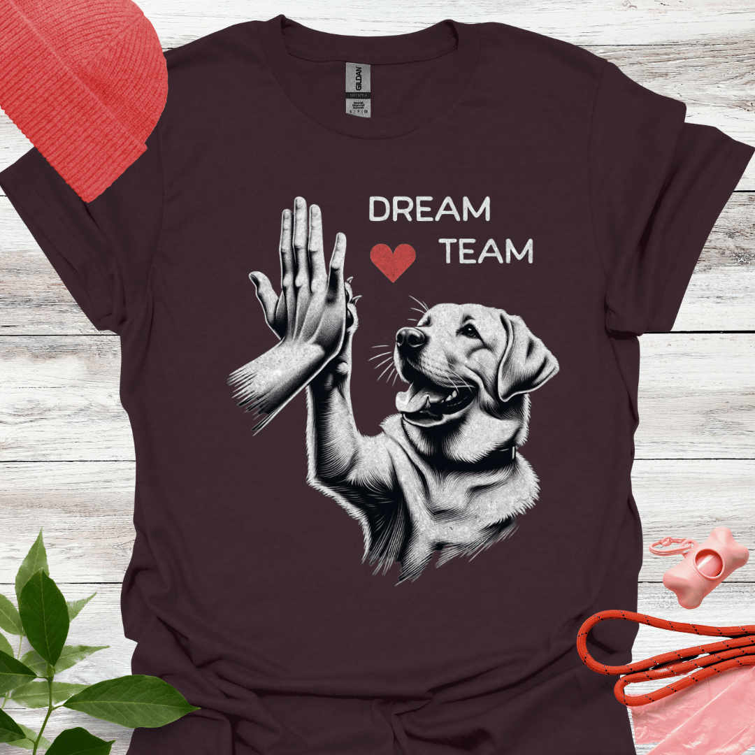 "Dream Team“ mit einem Labrador, der ein High Five gibt, Unisex Softstyle T-Shirt