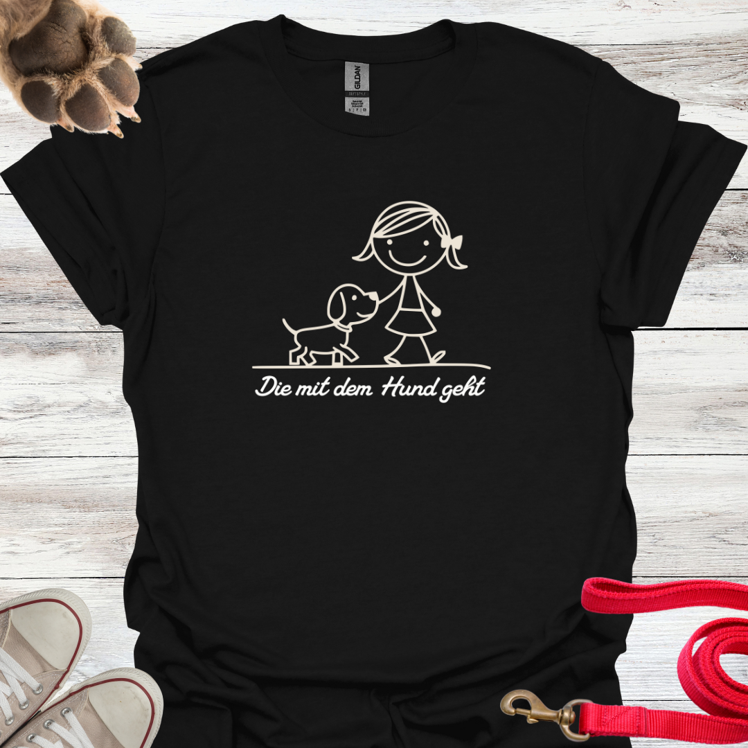 Die mit dem Hund geht, Lustiges T-Shirt für Hundeliebhaberinnen, Unisex Softstyle T-Shirt