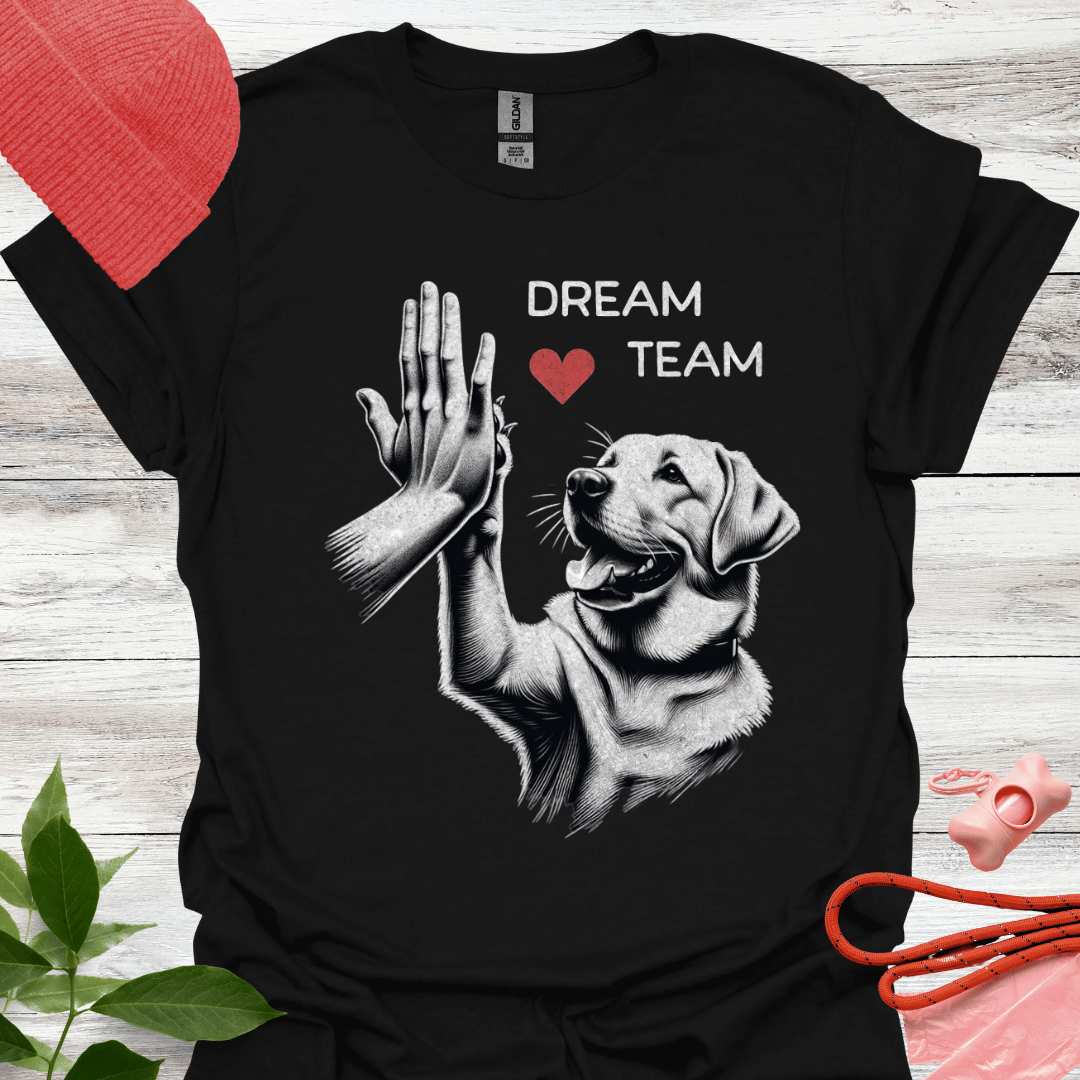 "Dream Team“ mit einem Labrador, der ein High Five gibt, Unisex Softstyle T-Shirt