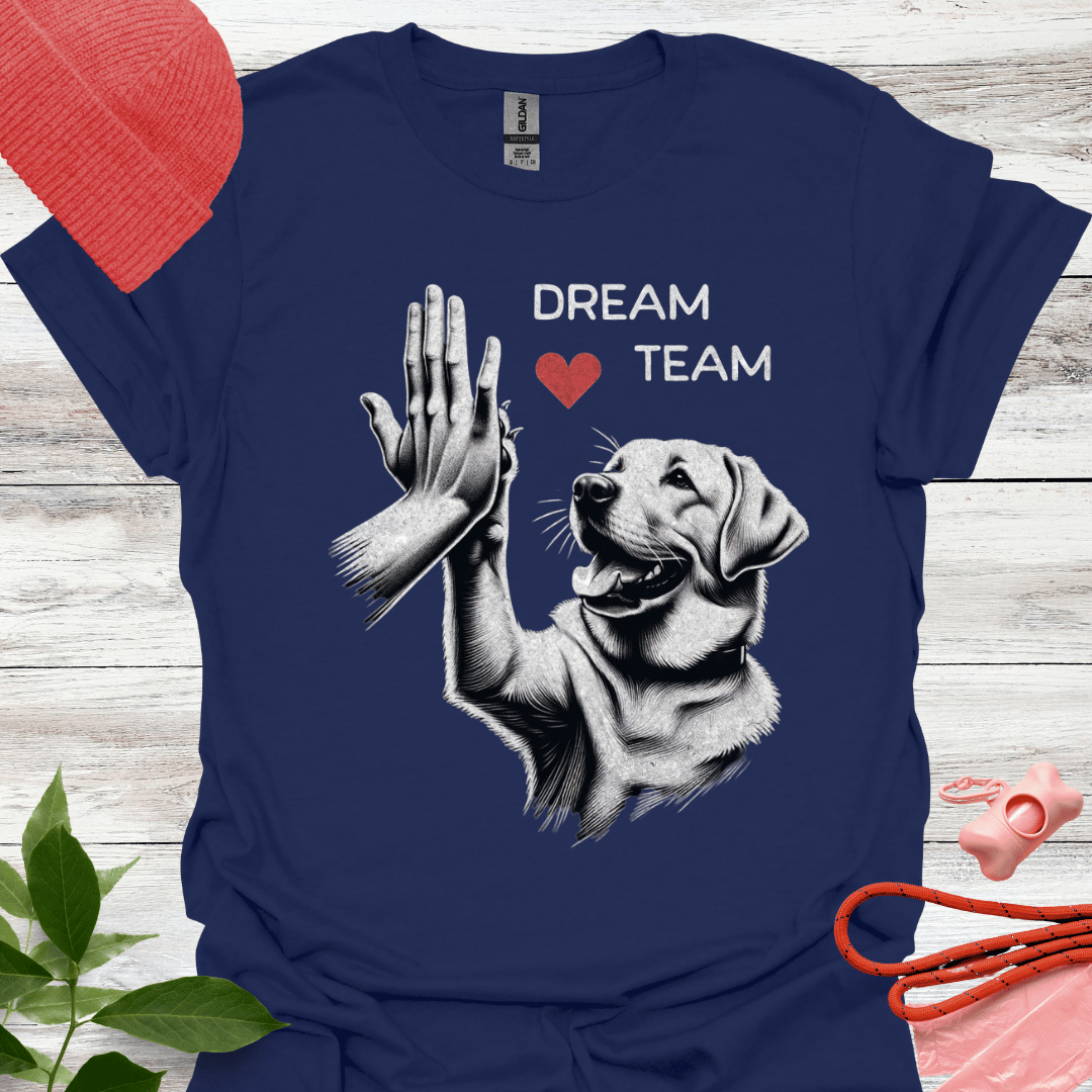"Dream Team“ mit einem Labrador, der ein High Five gibt, Unisex Softstyle T-Shirt