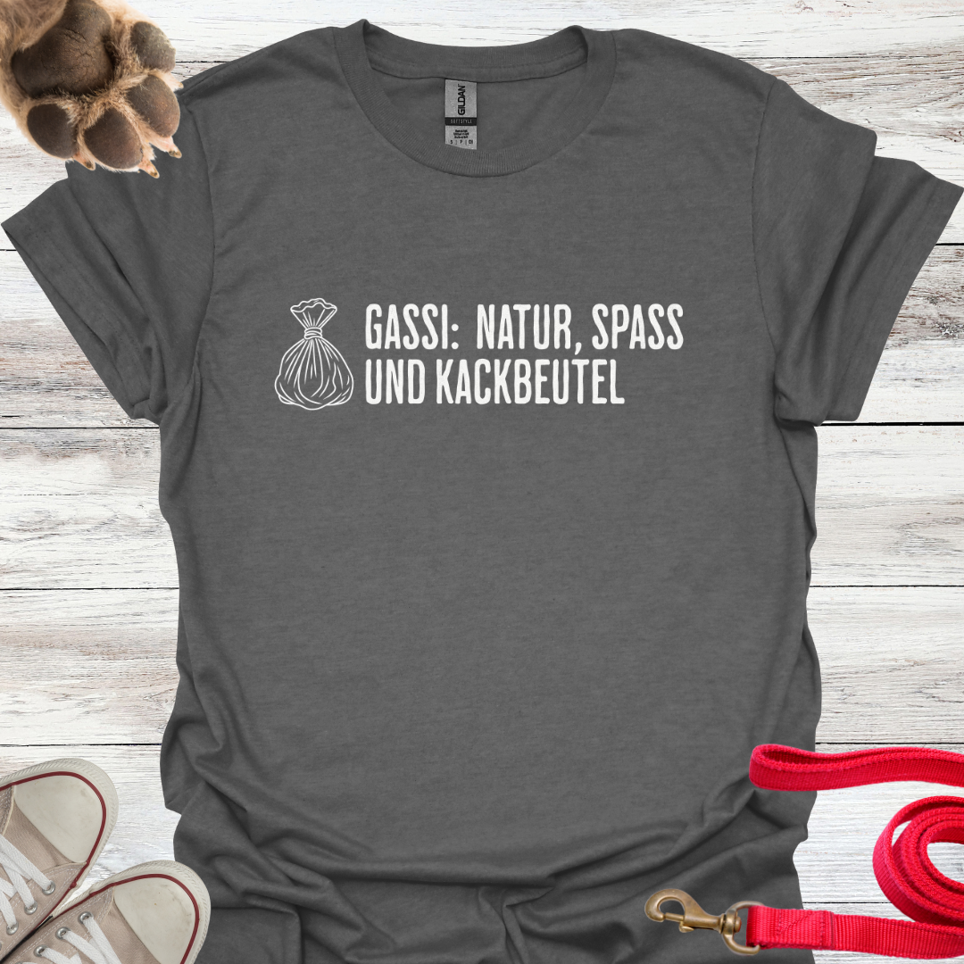 Gassi: Natur, Spaß und Kackbeutel, Lustiges T-Shirt für Hundeliebhaber, Unisex Softstyle T-Shirt