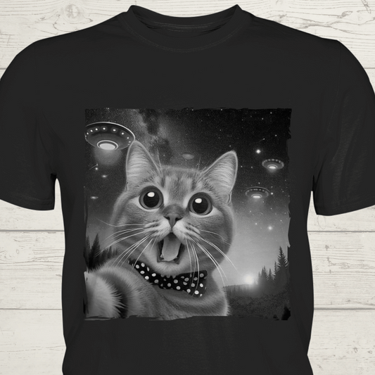 Katze Selfie hinter Ufos am Himmel - Premium Shirt