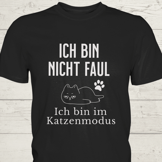 Ich bin nicht faul. Ich bin im Katzenmodus. - Premium Shirt